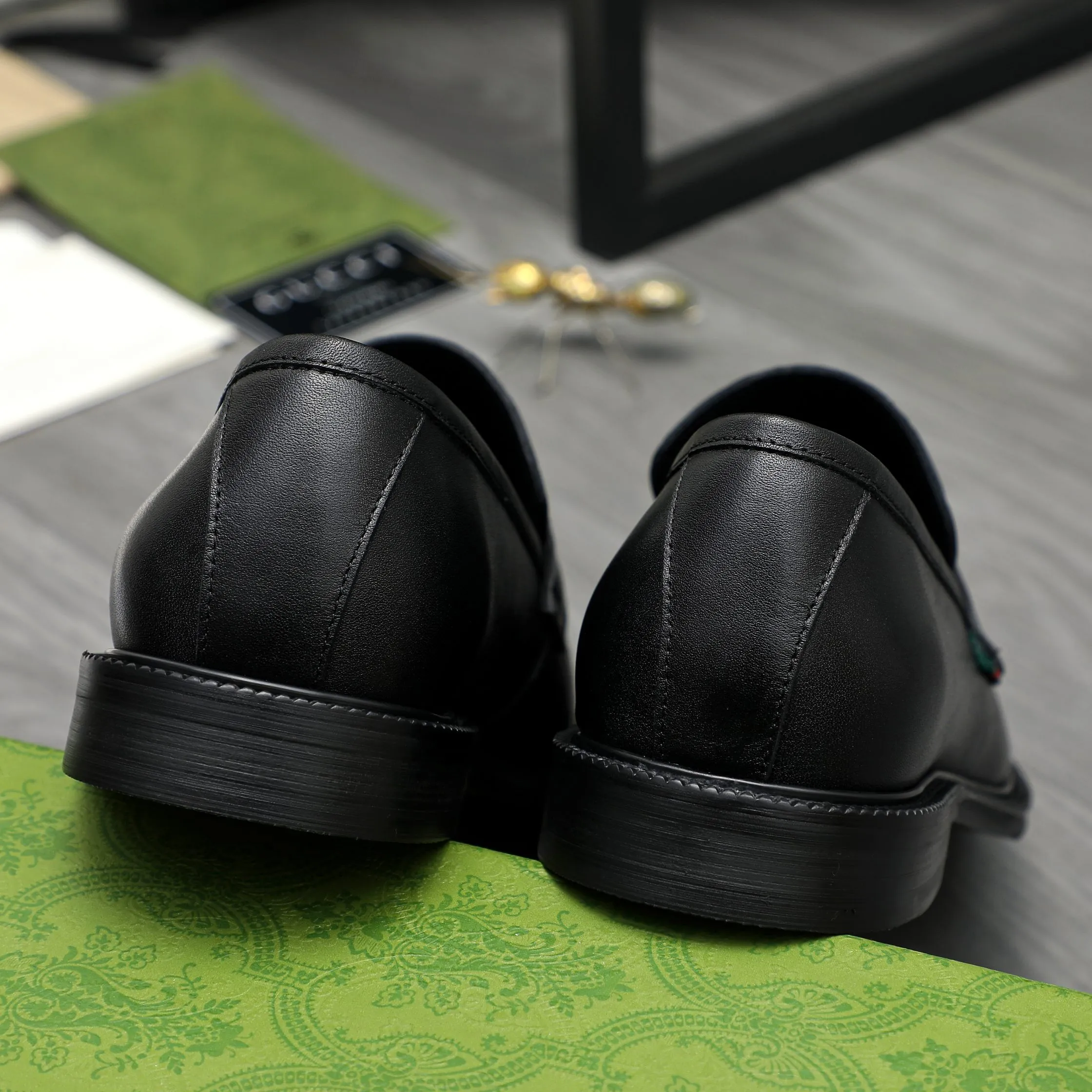 Men's shoes 💰p500 Product trademark: GUCCI "Gucci" business slip-on leather shoes Regular size: 38-46 (38.45.46 custom-made, non-returnable) Product materials: Selected high-quality cowhide embossed upper, cowhide lining, original rubber outsole